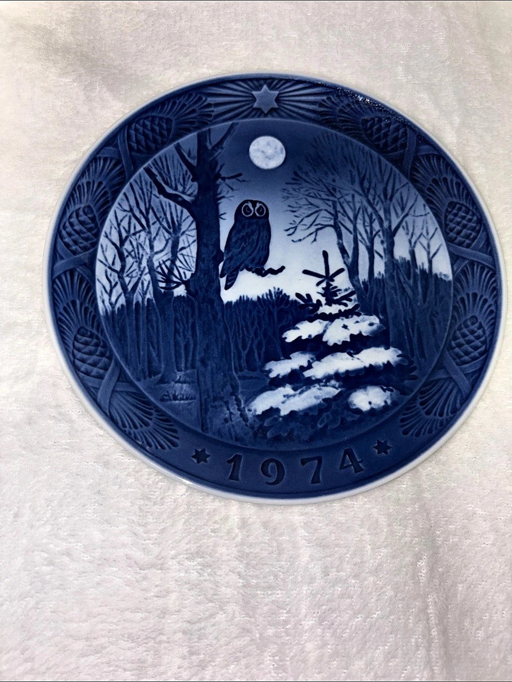 Bing & Grøndahl 1974 Annual Christmas Plate Bing & Grøndahl Blue & White 1974